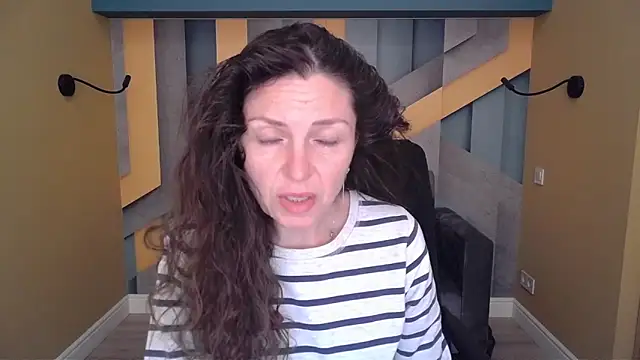 EllaLong online show from April 5, 11:18 am