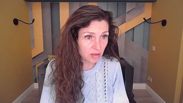 EllaLong online show from April 18, 11:25 am