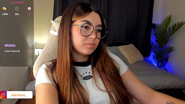 dakottaa  online show from September 24, 11:41 pm