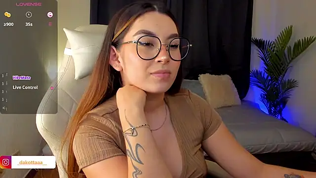 dakottaa  online show from October 1, 11:33 pm