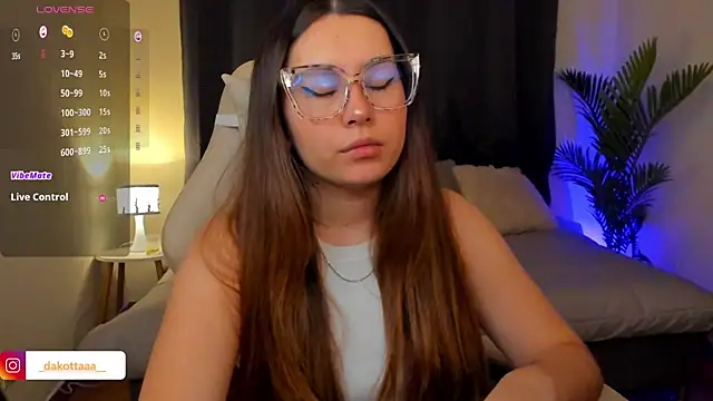 dakottaa  online show from December 17, 12:27 am