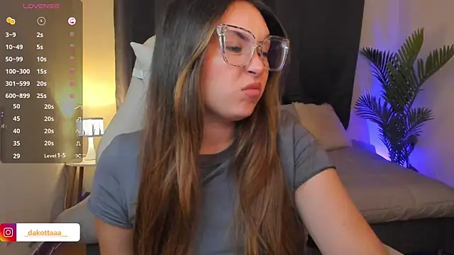 dakottaa  online show from February 10, 12:04 am