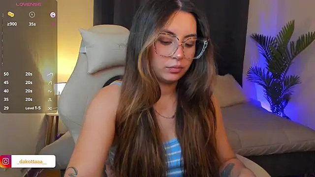 dakottaa  online show from February 14, 12:07 am