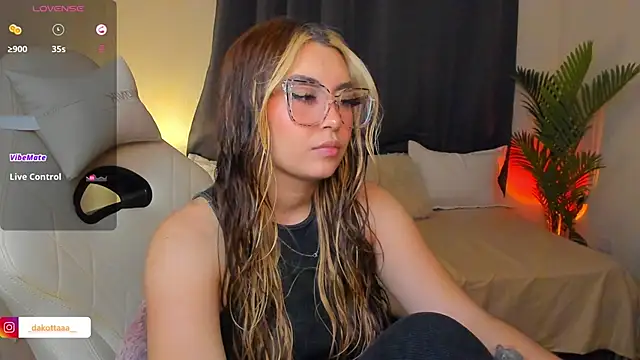 dakottaa  online show from May 31, 12:08 am