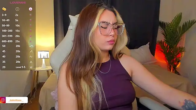 dakottaa  online show from July 8, 11:31 pm