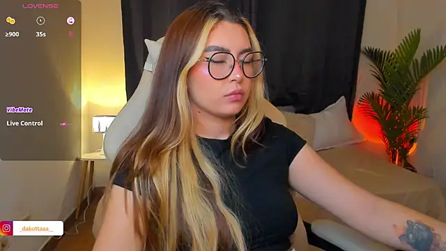 dakottaa  online show from July 11, 1:41 am