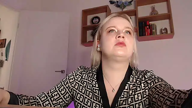 Karolina love  online show from November 15, 7:43 pm