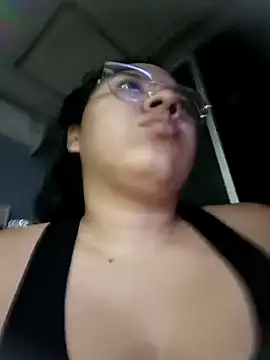 Snapshot of DanelyLopez chatting on February 5, 1:10 am DanelyLopez online show from February 5, 1:10 am