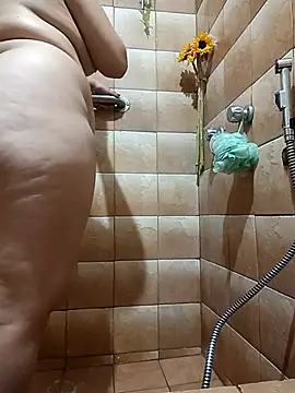 Snapshot of DanelyLopez chatting on February 20, 1:35 am DanelyLopez online show from February 20, 1:35 am