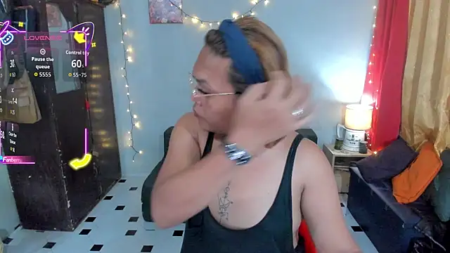 ivyDvil05 online show from April 30, 3:29 pm