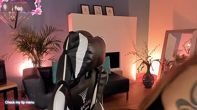 Megan inked online show from December 19, 3:35 am