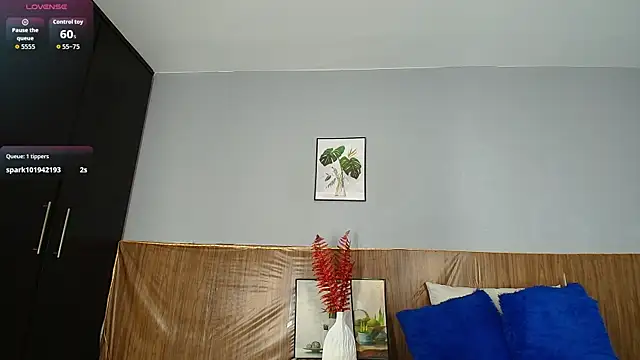 Snapshot of EmiliBonnie chatting on May 23, 10:36 pm EmiliBonnie online show from May 23, 10:36 pm