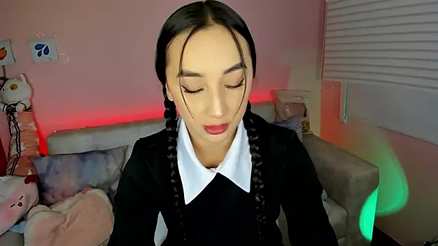 tinysara online show from November 9, 4:27 pm