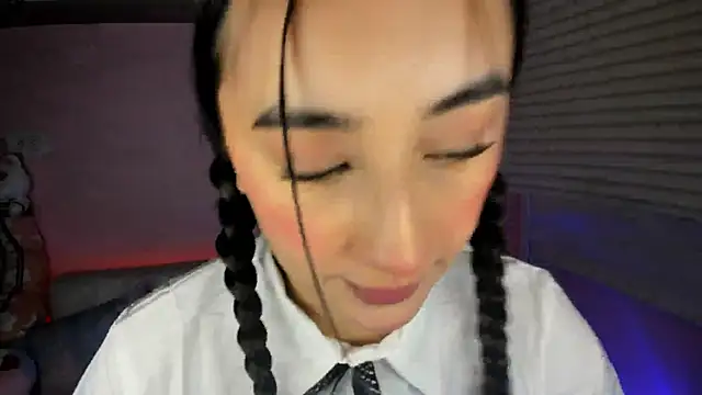 tinysara online show from March 25, 4:35 pm