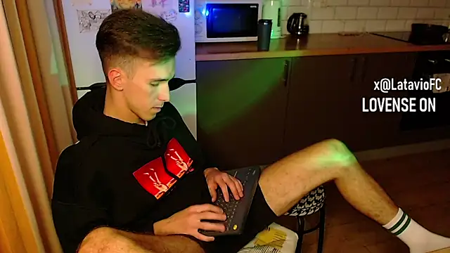 Snapshot of Midnighter_ chatting on September 20, 1:17 am Midnighter  online show from September 20, 1:17 am