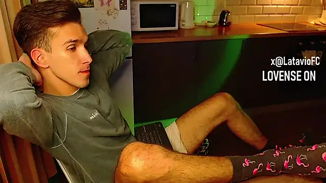 Snapshot of Midnighter_ chatting on September 29, 3:33 am Midnighter  online show from September 29, 3:33 am