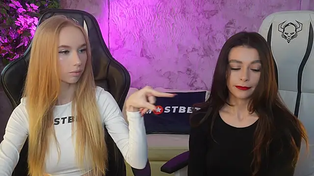 Amelia Blaze online show from December 24, 11:44 pm