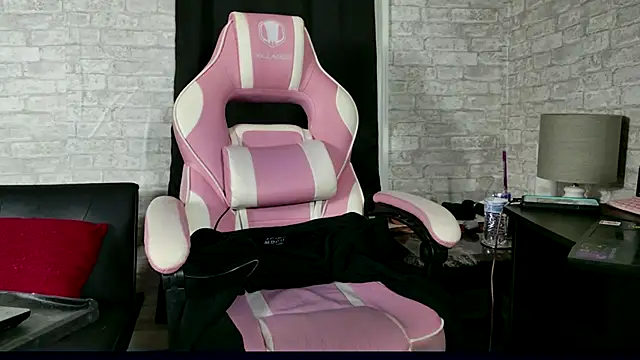 Marie Wadsworthy online show from October 9, 1:53 pm