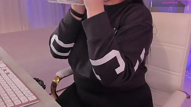 scarlet miller1 online show from November 7, 12:16 pm