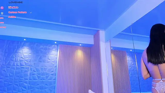 charlottewhitte online show from January 30, 2:15 pm