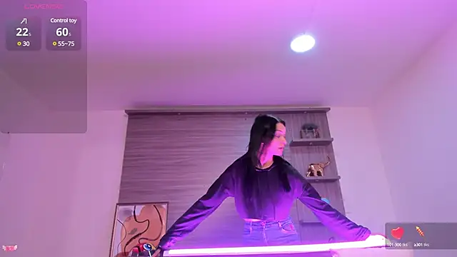 charlottewhitte online show from February 5, 11:02 am