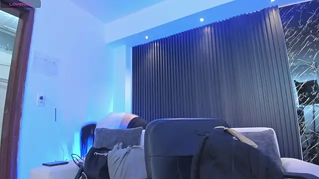 charlottewhitte online show from February 19, 11:17 am