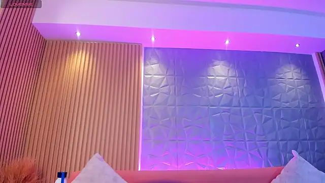 charlottewhitte online show from March 3, 11:33 am