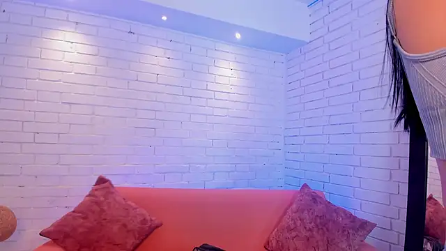 charlottewhitte online show from September 18, 11:34 am