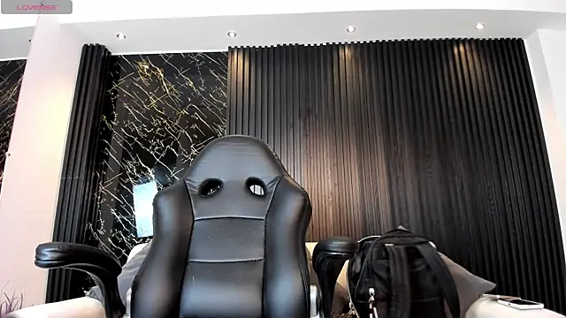 charlottewhitte online show from October 21, 11:44 am