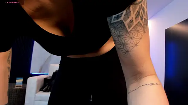 charlottewhitte online show from February 10, 11:58 am