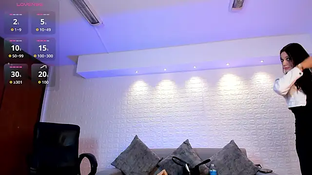 charlottewhitte online show from February 15, 11:52 am