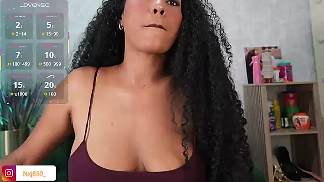 HOTBLACKANDWHITE2 online show from March 26, 4:29 am