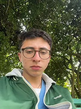 Snapshot of CamiRojas_boy chatting on April 24, 6:10 pm CamiRojas boy online show from April 24, 6:10 pm