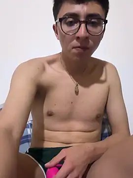 Snapshot of CamiRojas_boy chatting on April 27, 2:42 am CamiRojas boy online show from April 27, 2:42 am