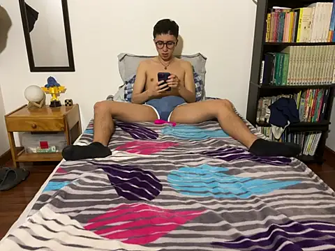 Snapshot of CamiRojas_boy chatting on April 29, 3:54 am CamiRojas boy online show from April 29, 3:54 am