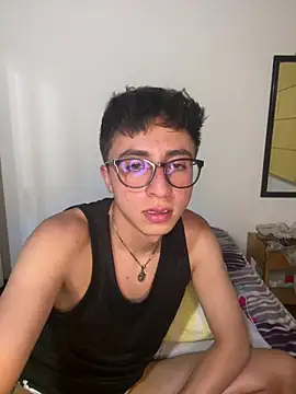 Snapshot of CamiRojas_boy chatting on May 23, 4:07 am CamiRojas boy online show from May 23, 4:07 am