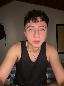 Snapshot of CamiRojas_boy chatting on July 18, 3:54 am CamiRojas boy online show from July 18, 3:54 am