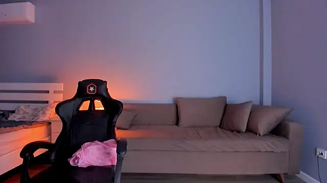 kawaii mia online show from March 10, 4:14 pm