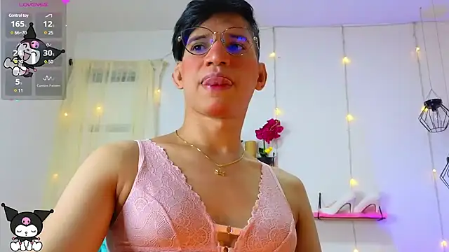 Snapshot of Ariel_Femboy_ chatting on March 5, 4:24 am Ariel Femboy online show from March 5, 4:24 am