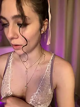 Snapshot of Your_insomniya chatting on December 9, 9:05 pm Your insomniya online show from December 9, 9:05 pm