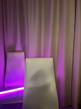 Snapshot of Your_insomniya chatting on February 8, 9:46 pm Your insomniya online show from February 8, 9:46 pm