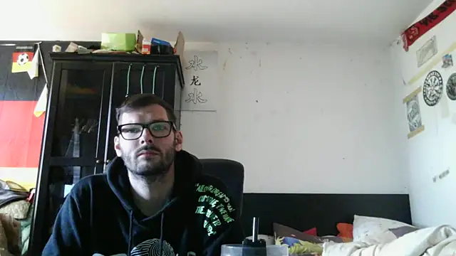Snapshot of Die-geile-Sau chatting on May 10, 1:38 pm Die-geile-Sau online show from May 10, 1:38 pm