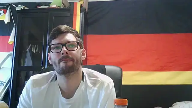 Snapshot of Die-geile-Sau chatting on June 13, 4:49 pm Die-geile-Sau online show from June 13, 4:49 pm