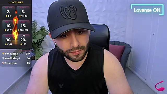 Snapshot of jhon_bear03 chatting on February 4, 5:45 pm jhon bear03 online show from February 4, 5:45 pm