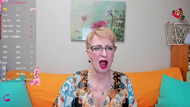 iamyourdream89 online show from February 18, 4:48 pm