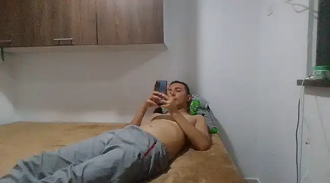 Snapshot of axeldaviid chatting on March 14, 1:48 am axeldaviid online show from March 14, 1:48 am