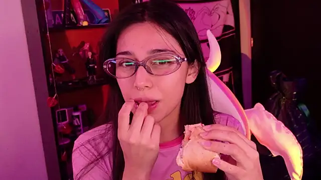 Snapshot of amber_yull chatting on July 2, 2:34 pm amber yull online show from July 2, 2:34 pm