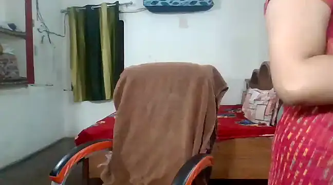 Snapshot of Cute_Mahi22 chatting on March 18, 6:25 am Cute Mahi22 online show from March 18, 6:25 am