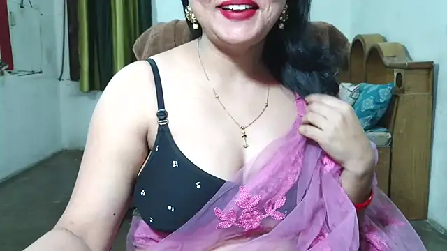Snapshot of Cute_Mahi22 chatting on October 6, 3:31 pm Cute Mahi22 online show from October 6, 3:31 pm