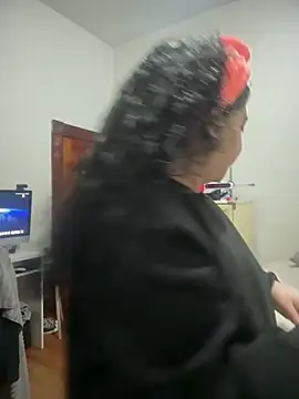 kimmiakiss22 online show from February 6, 8:01 pm